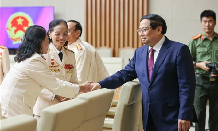 PM Chính receives public security officers dispatched to southern battlefield