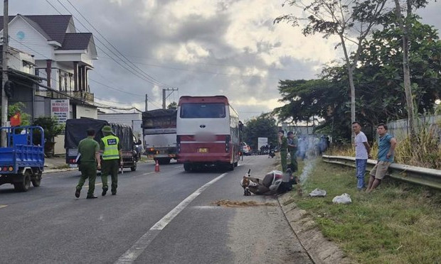 Xe máy va chạm với xe khách trên Quốc lộ 20, một người tử vong tại chỗ