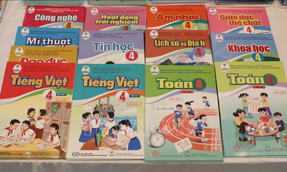 Bộ Chính trị yêu cầu cung cấp một bộ sách giáo khoa thống nhất toàn quốc
