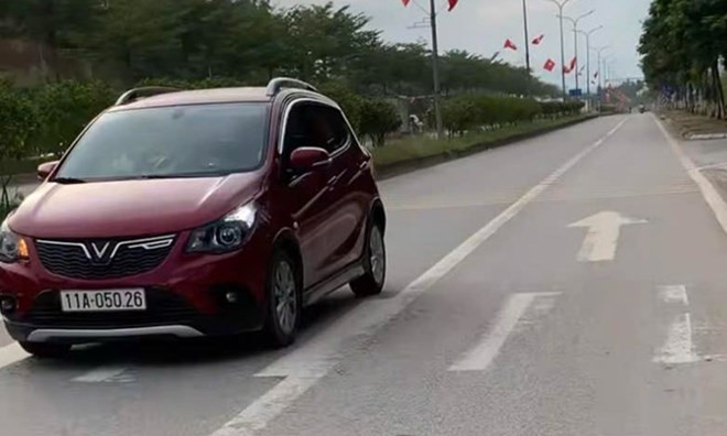 Tài xế điều khiển ôtô đi ngược chiều ở Cao Bằng rồi tự đến cơ quan Công an nộp phạt
