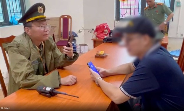 Xử lý người đàn ông cho người dân thuê ghế, giữ chỗ xem diễu binh, diễu hành