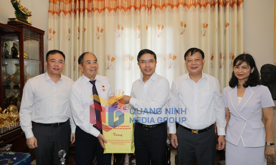 Chủ tịch UBND tỉnh Phạm Đức Ấn thăm, tặng quà nhân dịp Quốc khánh 2-9, tháng 8-2025