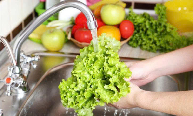 Có phải ngâm rau càng lâu, rau càng sạch?
