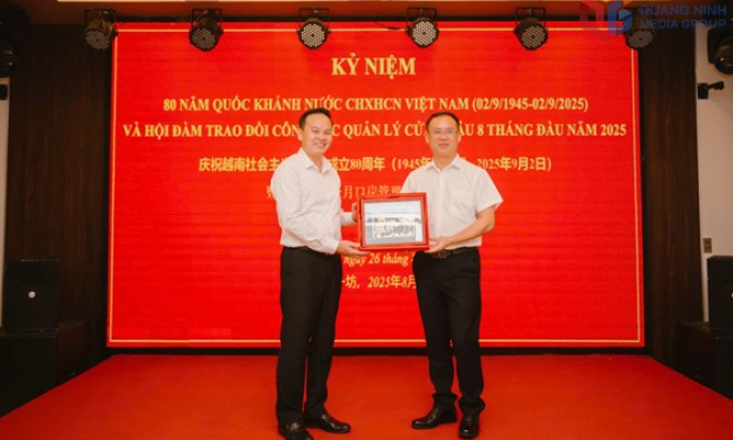 中国防城港市商务局向广宁省口岸管理局致贺国庆80周年