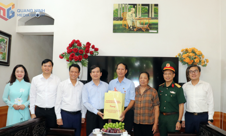 Phó Bí thư Tỉnh uỷ Vũ Quyết Tiến thăm, tặng quà Mẹ Việt Nam Anh hùng và Anh hùng Lao động 