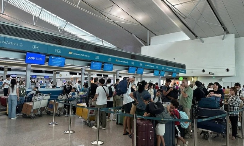 Hơn 1,8 triệu khách đi lại qua sân bay dịp Quốc khánh
