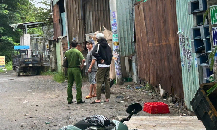 Nam thanh niên cố giữ diều gặp gió mạnh, bị dây cắt đứt lìa bàn tay
