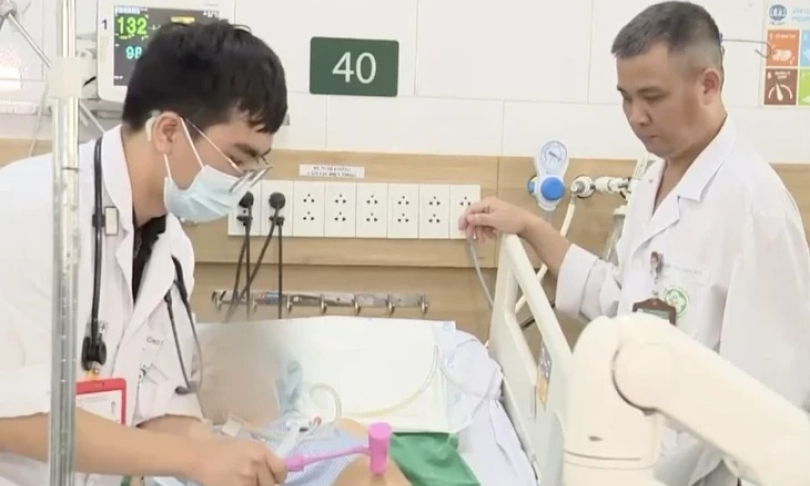 Hai cô gái liệt toàn thân sau tiêm botox tại nhà
