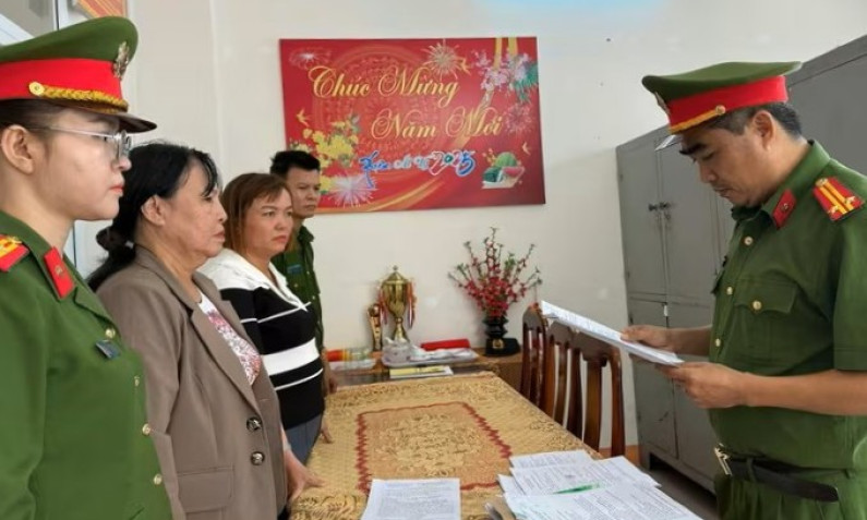 Khởi tố 2 phụ nữ dựng chuyện có nải chuối vàng, lừa đảo 870 triệu đồng