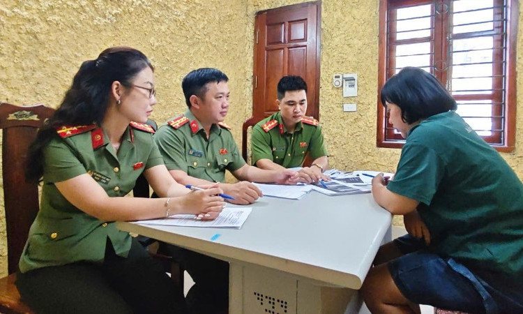 ‎Tạm giữ hình sự đối tượng lừa đảo bán vé xem diễu binh