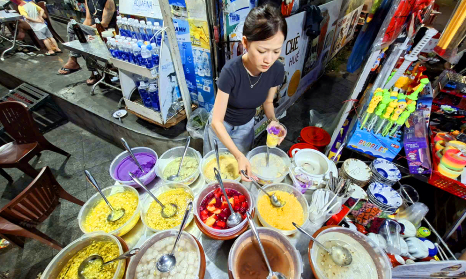 Phố đi bộ Chu Văn An - Sắc màu đêm Huế 
