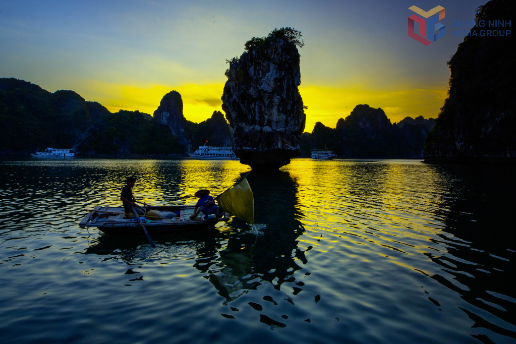 Hạ Long buổi chiều thu.
