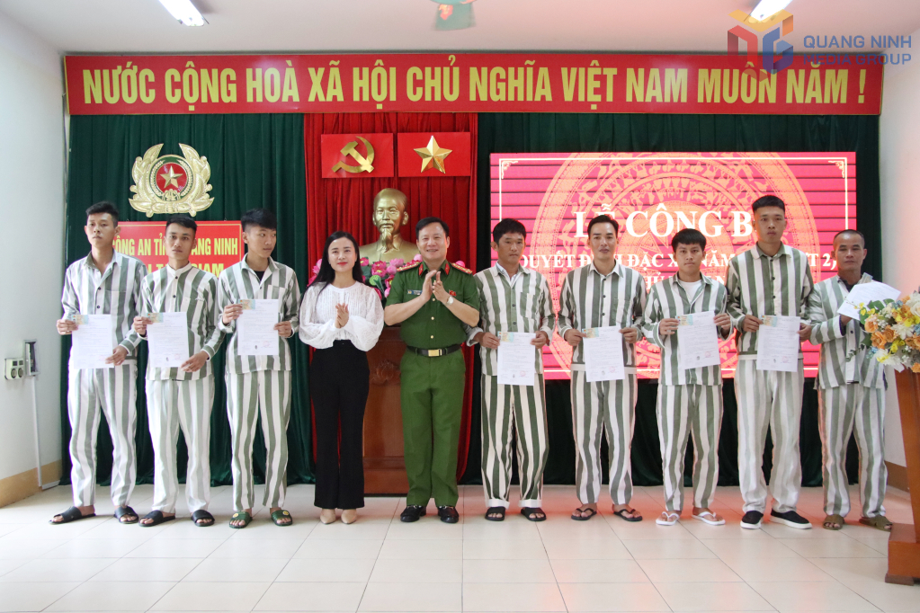 Trại tạm giam công bố Quyết định đặc xá của Chủ tịch nước cho 42 phạm nhân