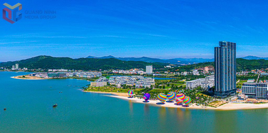 Phố phường nhìn từ biển.