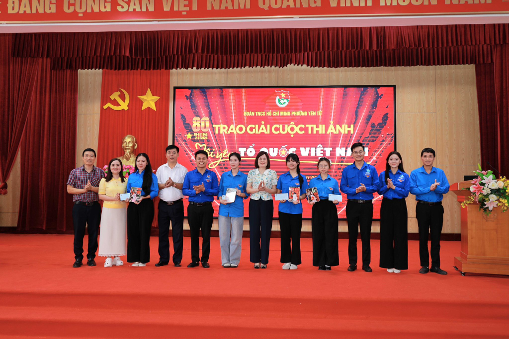 Đoàn TNCS Hồ Chí Minh phường Yên Tử tổ chức buổi Sinh hoạt chính trị kỷ niệm 80 năm ngày Quốc khánh nước Cộng hòa xã hội chủ nghĩa Việt Nam (02/9/1945 - 02/9/2025) và trao giải, tổng kết cuộc thi ảnh