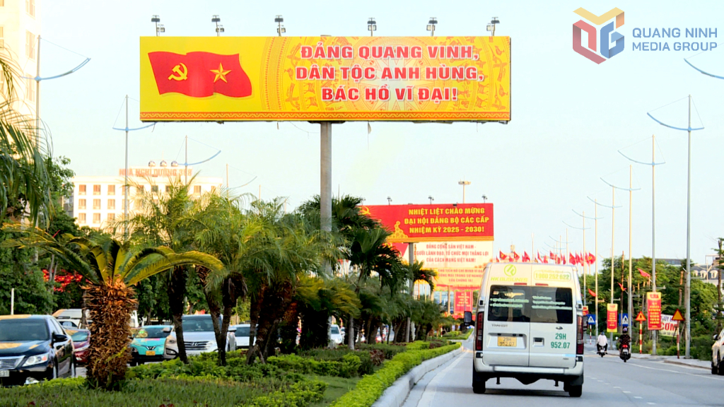 Trong kỳ nghỉ lễ mật độ phương tiện trên các tuyến giao thông của tỉnh tăng cao nhiều lần so với ngày thường.
