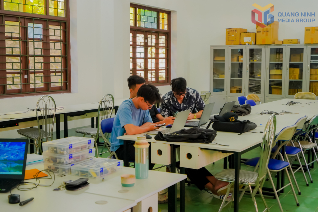 Các ngành của Trường Đại học Công nghiệp Quảng Ninh hầu hết phục vụ nhân lực, định hướng chế biến chế tạo của tỉnh. Ảnh: Lan Anh