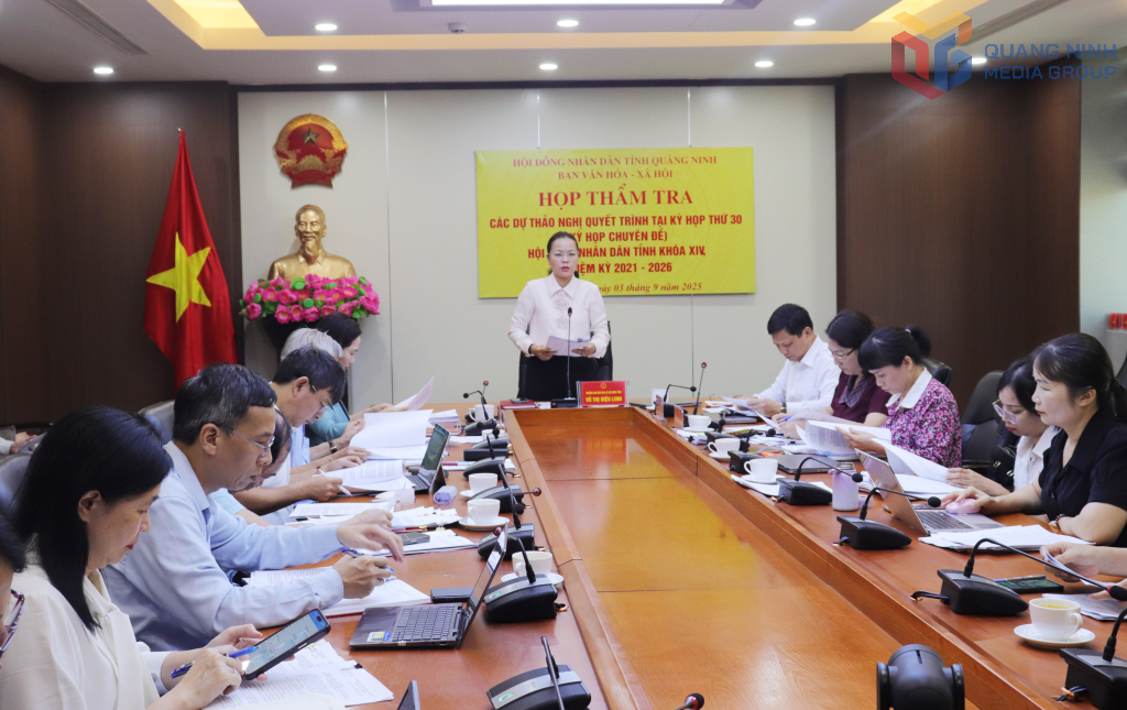 Quang cảnh cuộc họp.