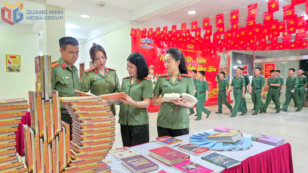 Ảnh với chú thích