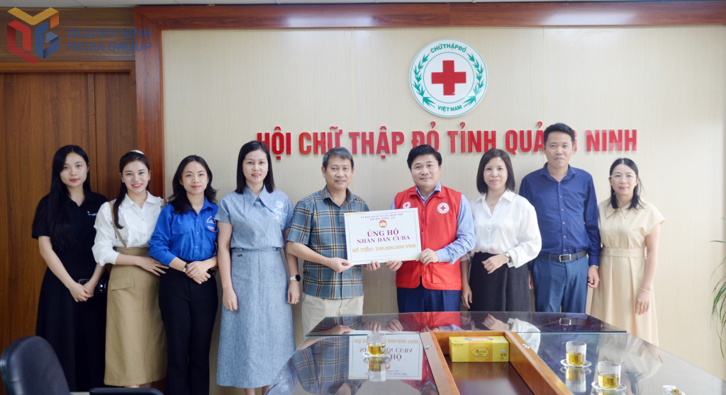 Hội Chữ thập đỏ tỉnh tiếp nhận 100 triệu đồng của Ủy ban MTTQ và các đoàn thể phường Hồng Gai ủng hộ nhân dân Cuba, tháng 8/2025.