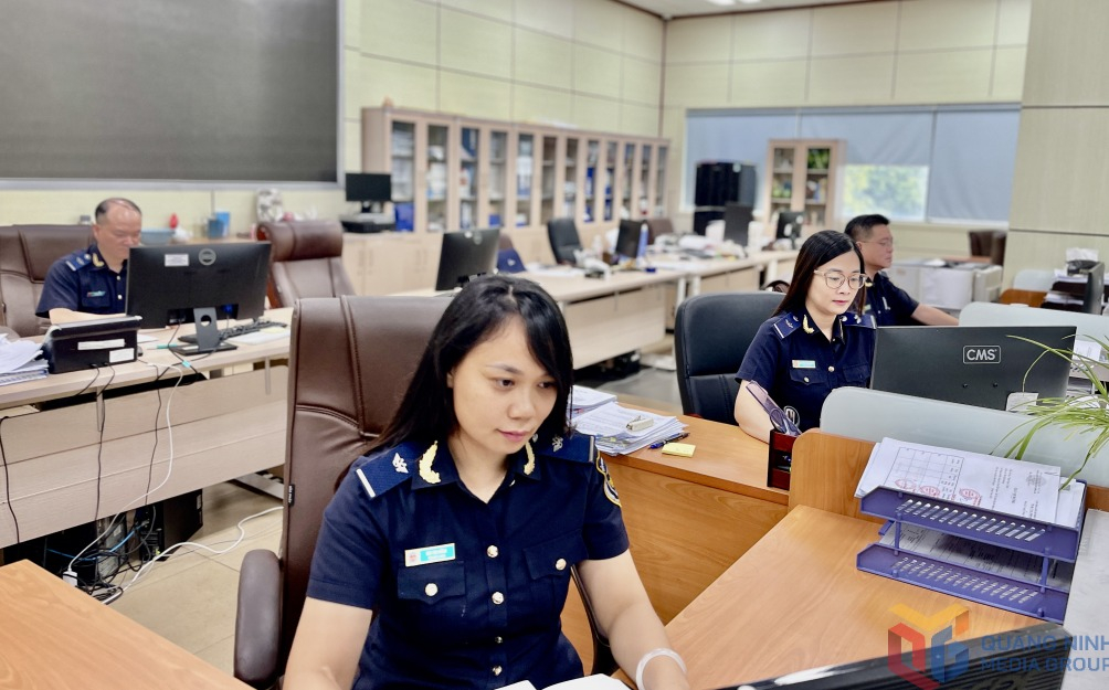 Hoạt động nghiệp vụ tại Hải quan cửa khẩu quốc tế Móng Cái.