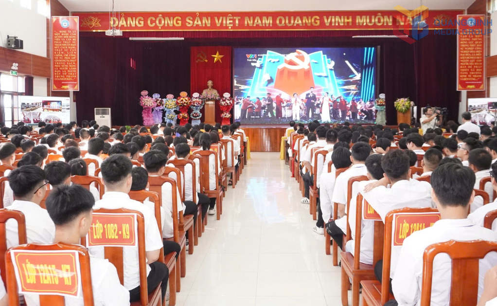 Quang cảnh tại lễ khai giảng Trường Cao đẳng Than - Khoáng sản Việt Nam.