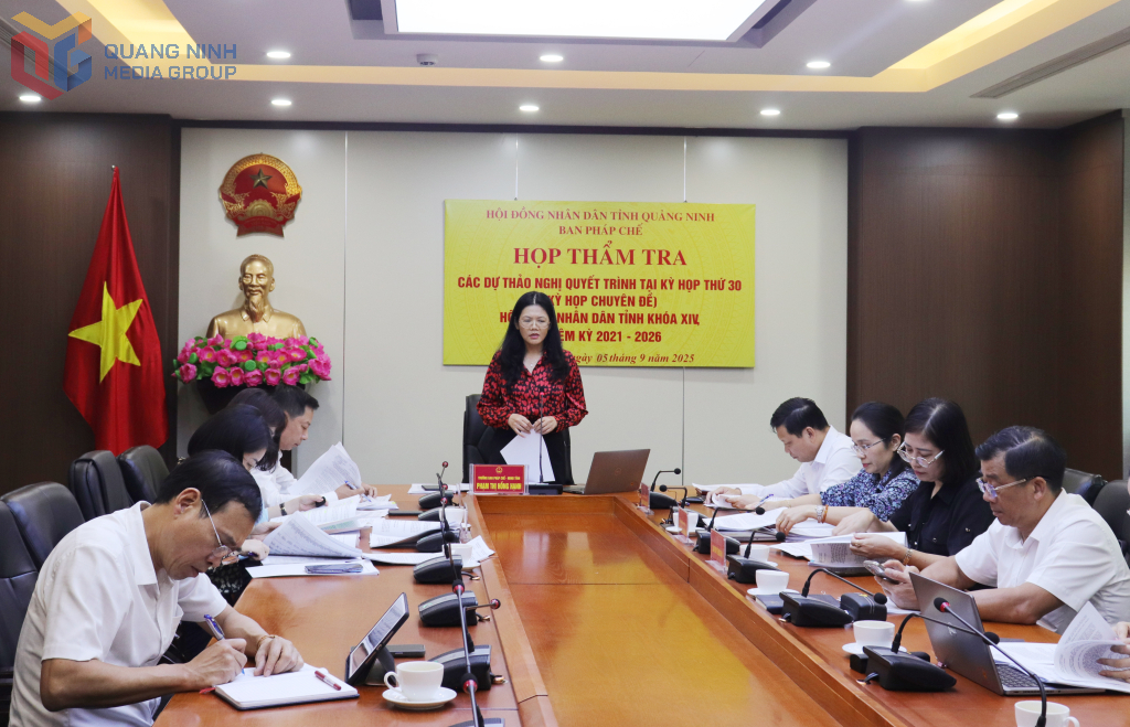 Quang cảnh cuộc họp.