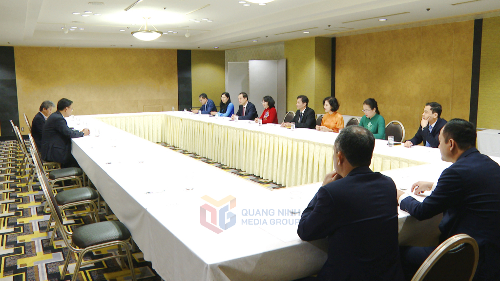 Quang cảnh buổi làm việc. 