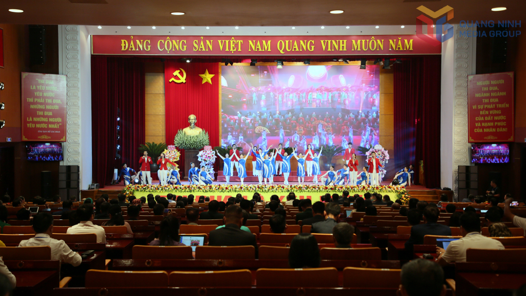 Các tiết mục văn nghệ tại Đại hội.