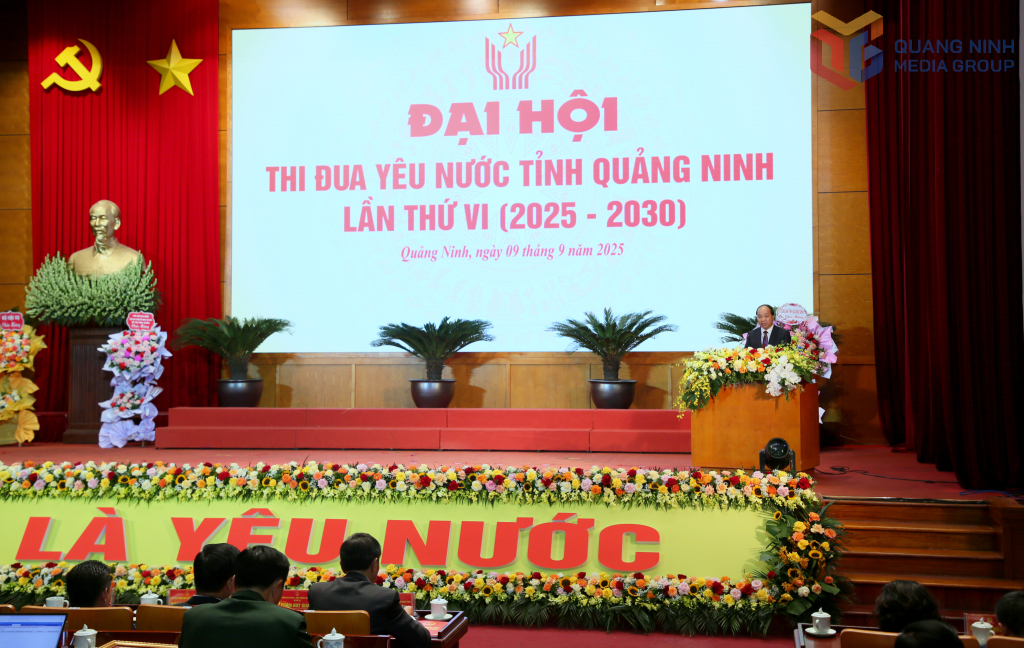 Đồng chí Nguyễn Hoàng Quý, Bí thư Đảng uỷ, Chủ tịch HĐND phường Bãi Cháy, đại diện cho 54 xã, phường, đặc khu lên phát biểu hưởng ứng lời phát động phong trào thi đua giai đoạn 2025-2030.