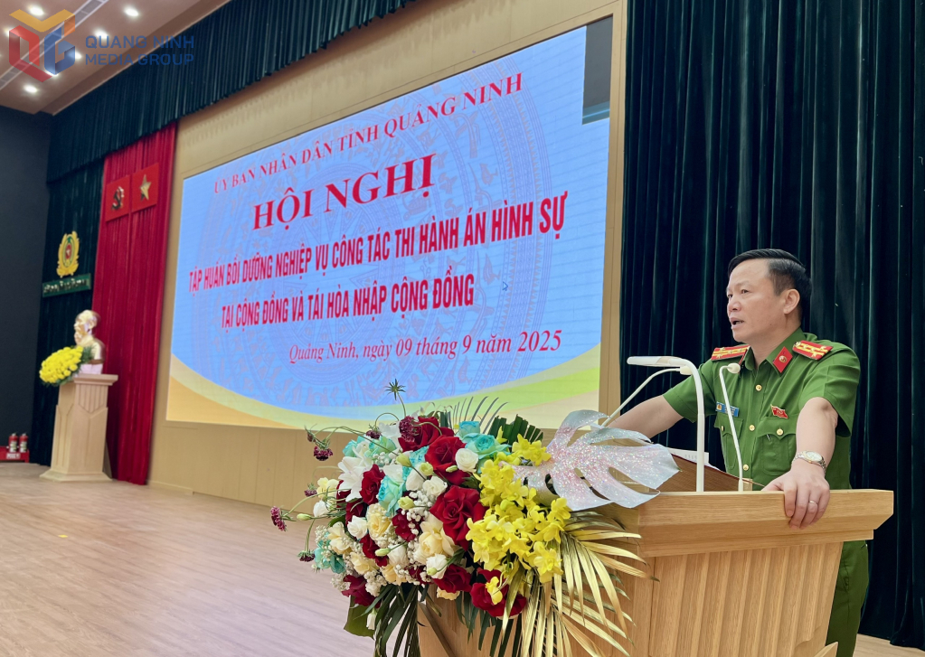 Đại tá Lê Hồng Vân, Phó Giám đốc Công an tỉnh, Thủ trưởng Cơ quan thi hành án hình sự, Cơ quan quản lý tạm giữ, tạm giam, Công an tỉnh, phát biểu khai mạc hội nghị.