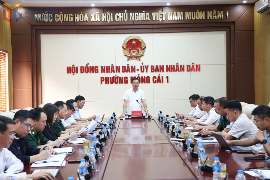 Đồng chí Lê Văn Ánh, Phó Chủ tịch UBND tỉnh làm việc với phường Móng Cái 1, Móng Cái 2, Móng Cái 3 và xã Vĩnh Thực. 