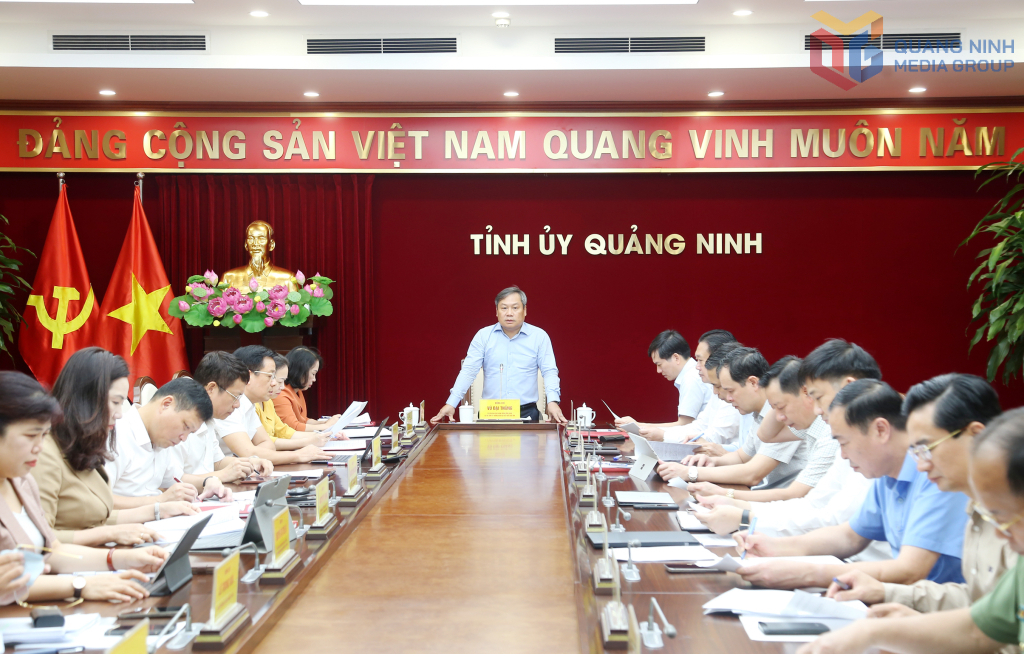 Đồng chí Vũ Đại Thắng, Ủy viên Trung ương Đảng, Bí thư Tỉnh ủy, Trưởng Đoàn ĐBHQ tỉnh kết luận hội nghị.