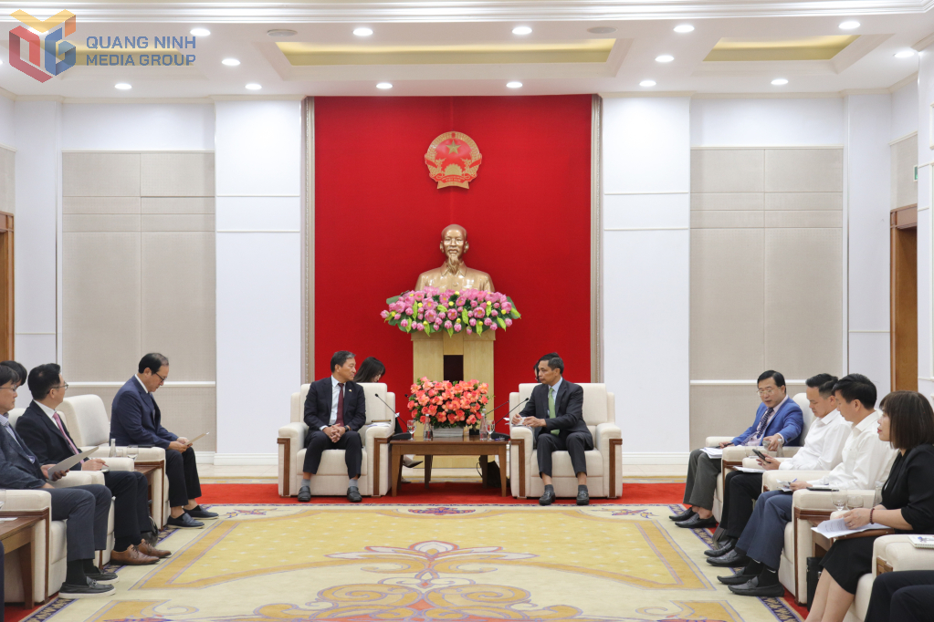 Quang cảnh buổi làm việc.