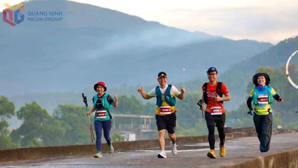 Các VĐV tham gia giải chạy Ultra Trail Yên Tử 2025. Ảnh: Tạ Quân