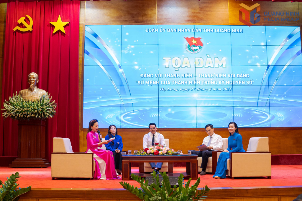 Đoàn UBND tỉnh tổ chức tọa đàm “Đảng với thanh niên - Thanh niên với Đảng” với chủ đề “Sứ mệnh của thanh niên trong kỷ nguyên số”.