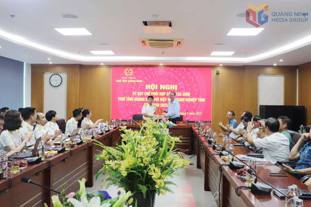 Lãnh đạo Thuế tỉnh Quảng Ninh và Hiệp hội Doanh nghiệp tỉnh ký kết quy chế phối hợp.