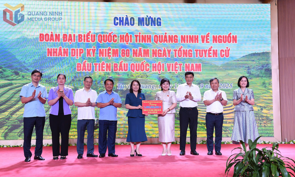 Các ĐBQH tỉnh tặng 1 tỷ đồng cho tỉnh Tuyên Quang xây dựng trường phổ thông nội trú liên cấp tiểu học và trung học cơ sở tại các xã biên giới.