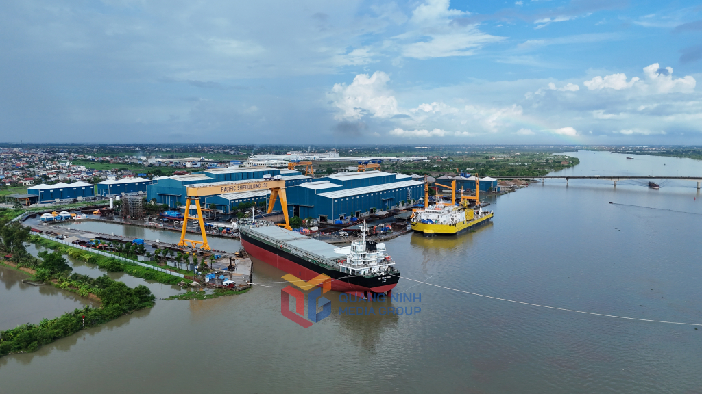 Công ty TNHH Vận tải Việt Thuận cũng đã thực hiện lễ hạ thuỷ tàu Việt Thuận 26-01, có trọng tải 26.000 tấn.