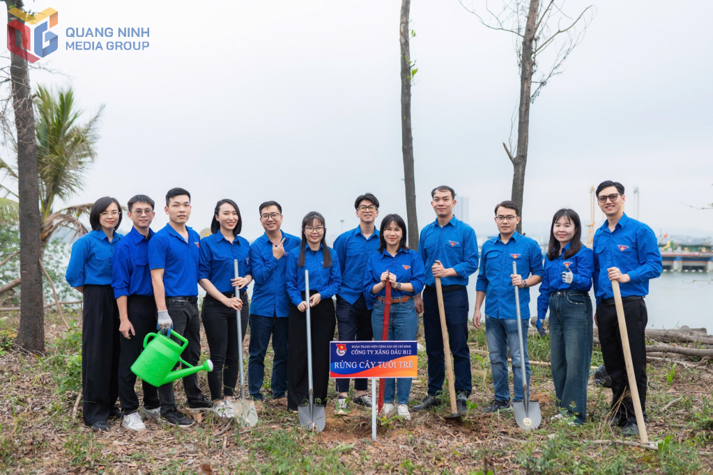 Công trình “Rừng cây tuổi trẻ” của Đoàn Thanh niên Công ty TNHH MTV Petrolimex Quảng Ninh trồng 150 cây keo giống tại đảo Hòn Kem, vịnh Hạ Long.