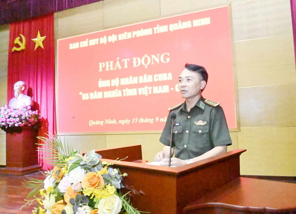 Đại tá Vũ Văn Hưng, Chính ủy Ban Chỉ huy BĐBP tỉnh phát động ủng hộ.