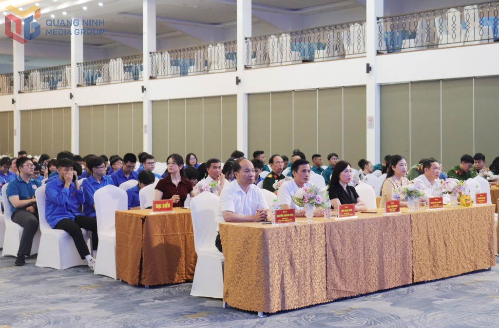 Các đại biểu tham dự hội nghị. 