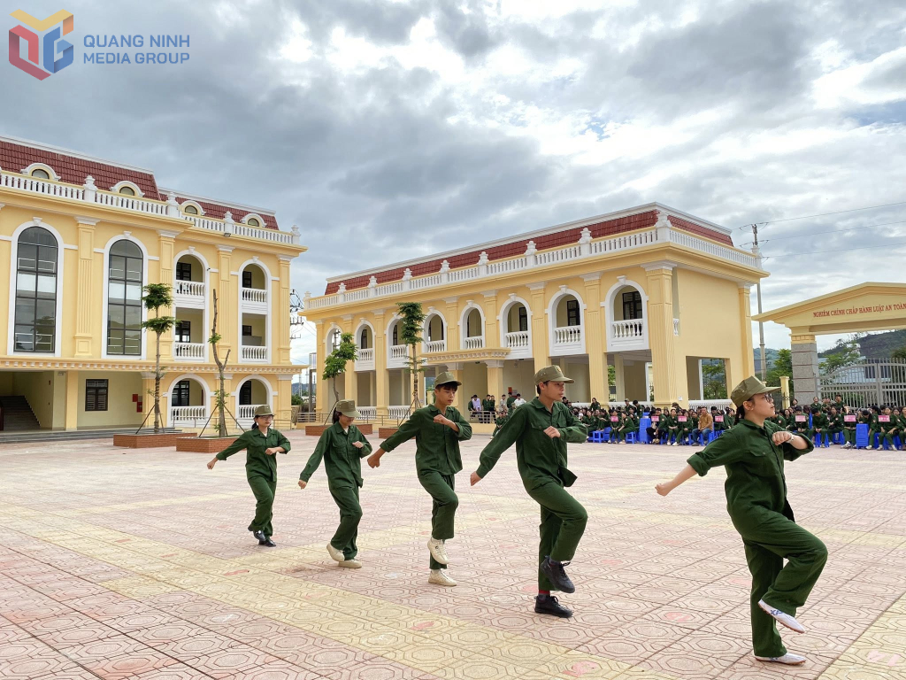 Trường THPT Ba Chẽ được xây mới đồng bộ. 