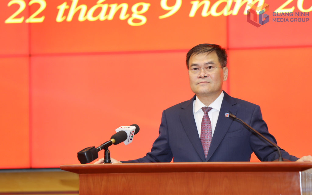 Đồng chí Bùi Văn Khắng, Phó Bí thư Tỉnh ủy Quảng Ninh, phát biểu nhận nhiệm vụ.