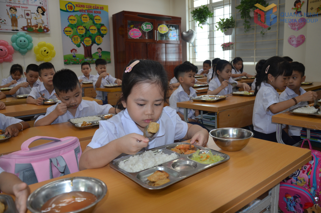 Bữa ăn trưa tại Trường