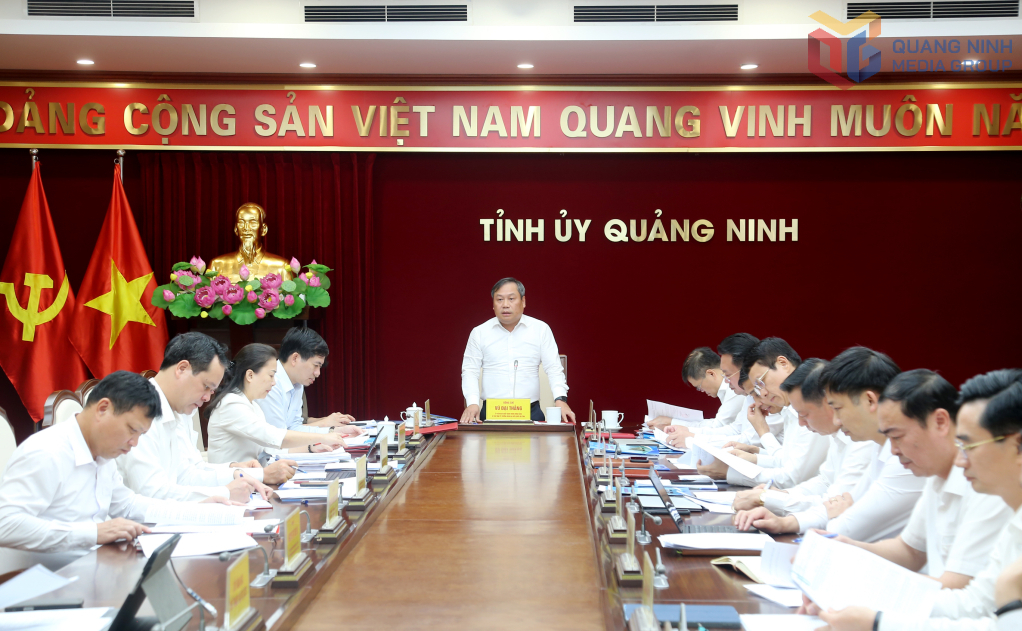 Đồng chí Vũ Đại Thắng, Ủy viên Trung ương Đảng, Bí thư Tỉnh ủy, Trưởng đoàn ĐBQH tỉnh kết luận hội nghị.