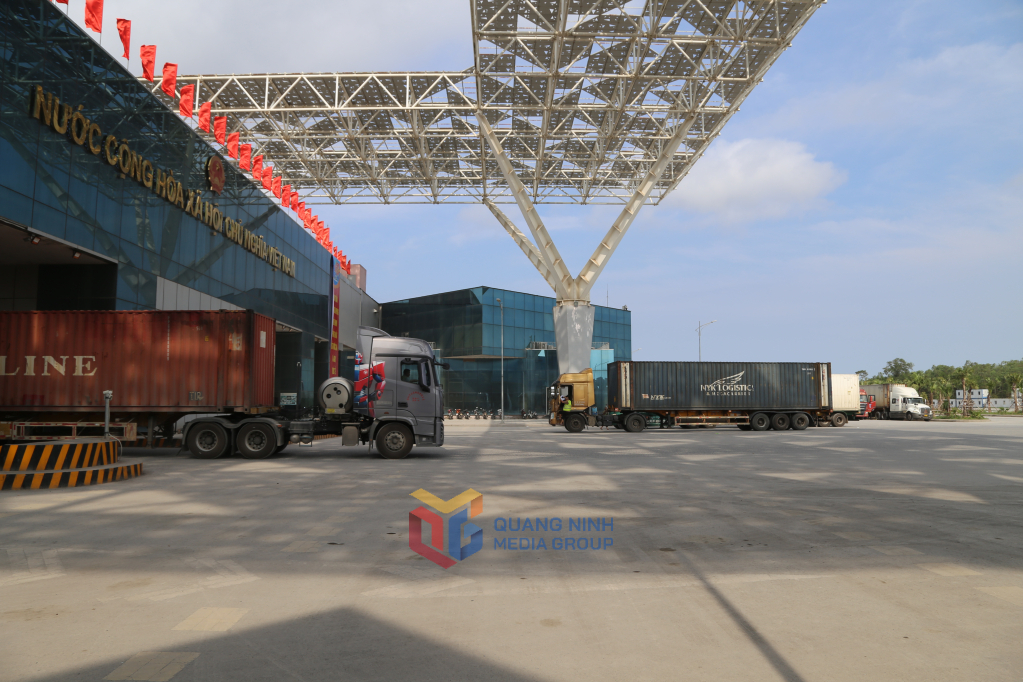 Xuất nhập khẩu hàng hoá qua cửa khẩu cầu Bắc Luân II