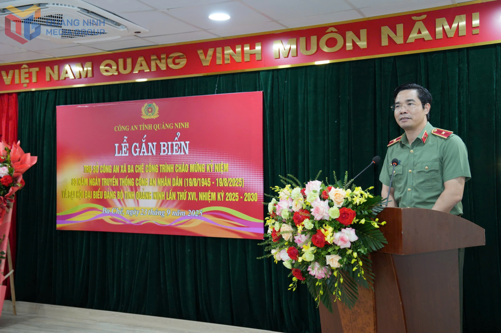 Thiếu tướng Trần Văn Phúc, Giám đốc Công an tỉnh phát biểu tại Lễ gắn biển.
