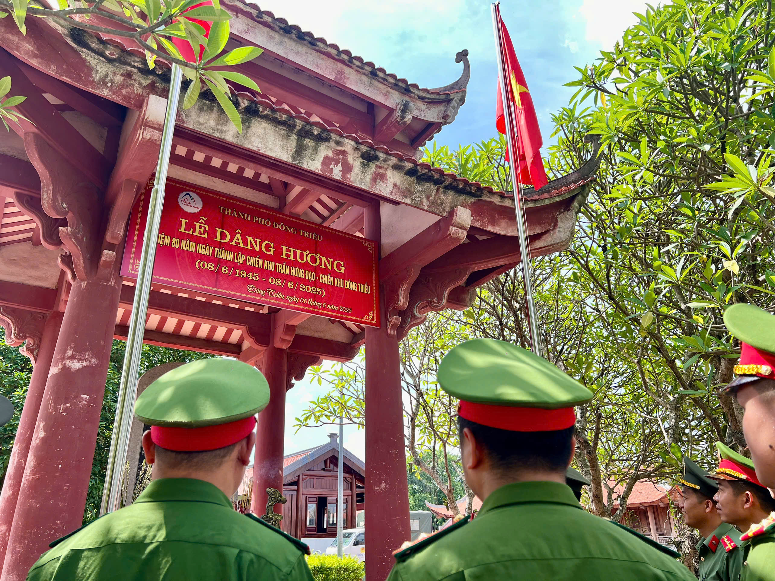 Ảnh với chú thích