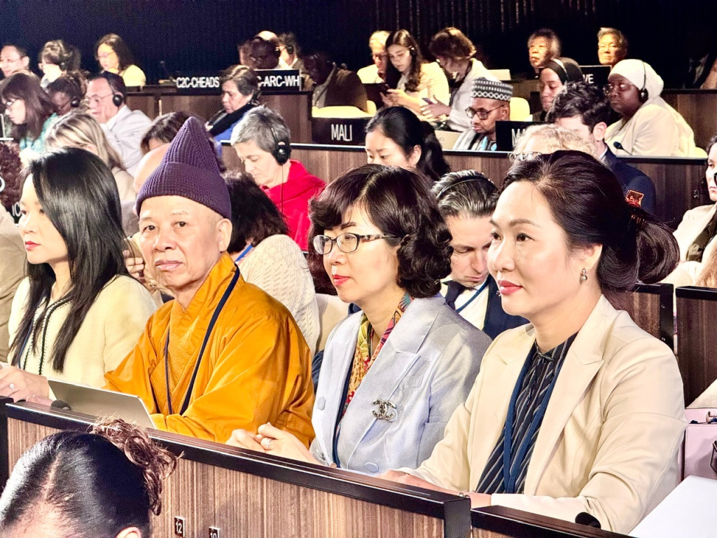 Ảnh với chú thích